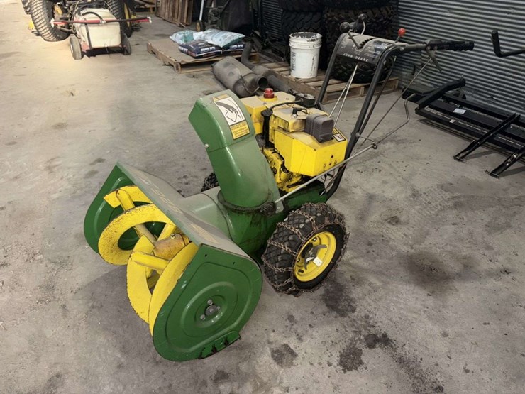 john-deere-826-walk-behind-snow-blower,-26”,-8-hp,-5-speed,-with-tire-chains,-electric-start-image-1