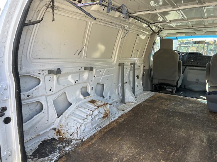 2014-ford-e250-image-35