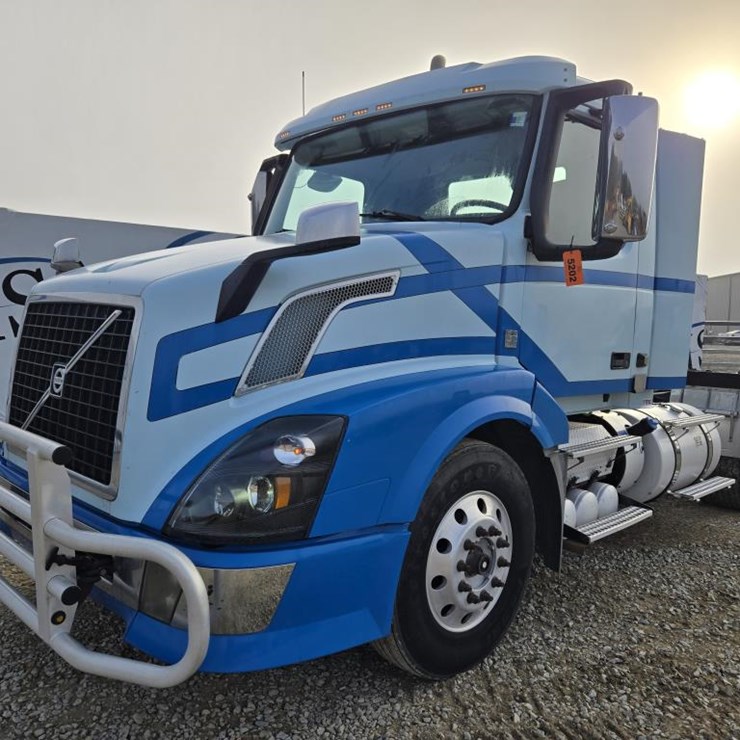 2015 VOLVO 10