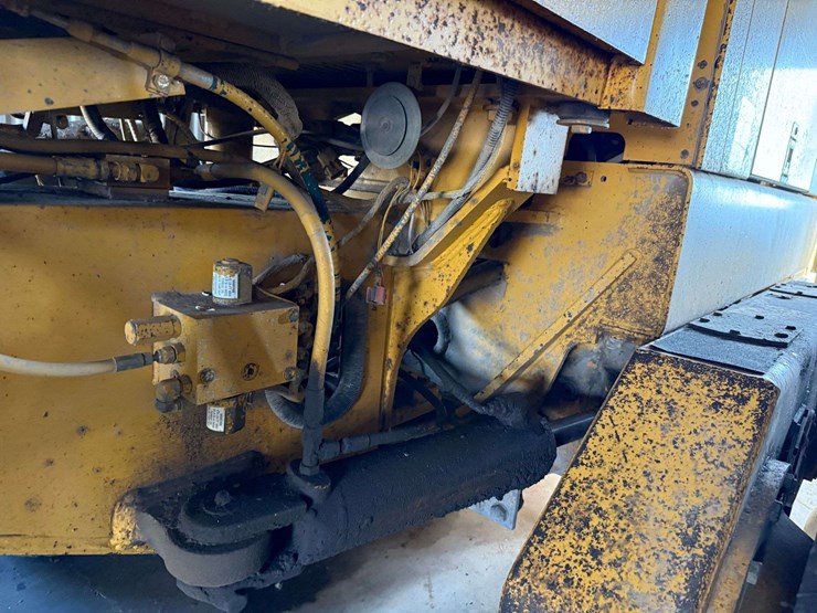 1994-deere-770bh-image-40