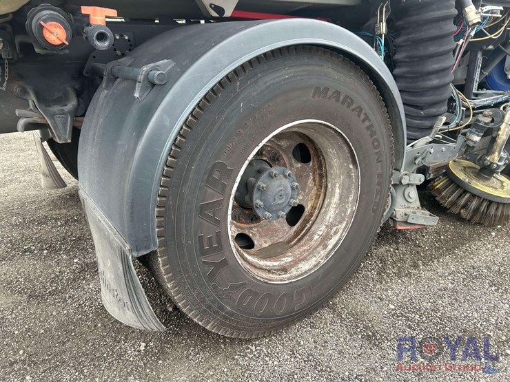 2019-freightliner-m2-106-8.5-cuyd-street-sweeper-truck-image-20