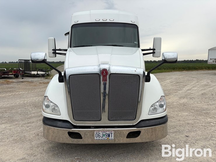 2021-kenworth-t680-image-2