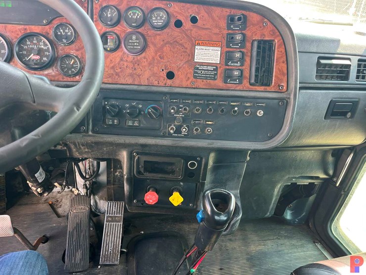 2005-peterbilt-378-image-11