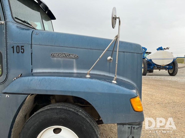 1989-freightliner-day-cab-truck-(jn0784,-unit-06815)-image-26