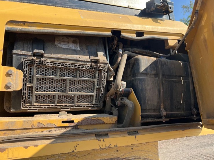 2019-caterpillar-d6k2-lgp-image-13