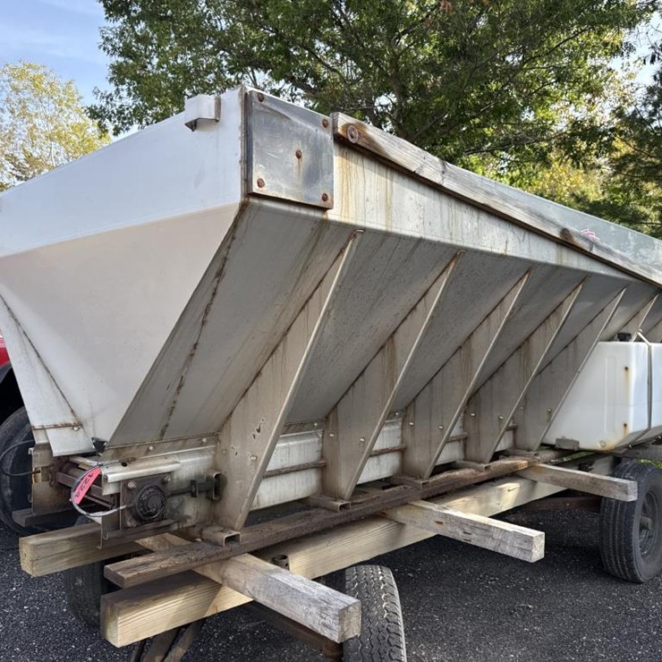 #1224 • 15’ V-Box Stainless Steel Salt Spreader