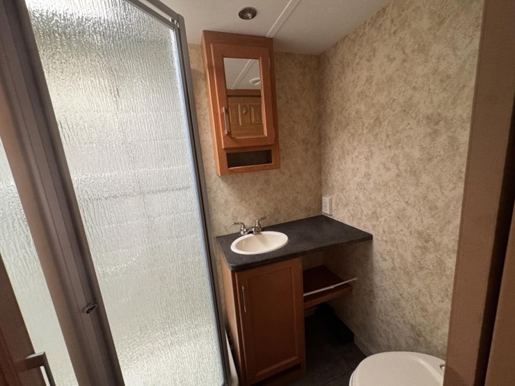 #2285-•-2010-keystone-bullet-250rks-camper-image-39