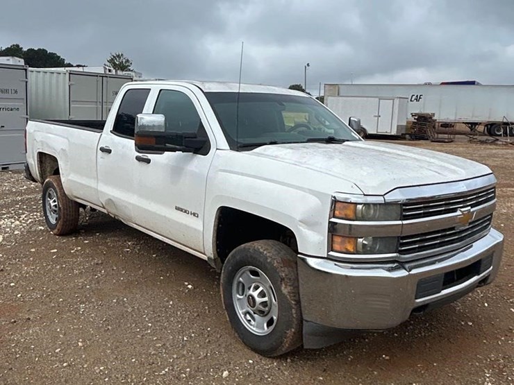 2015-chevrolet-silverado-2500-image-2