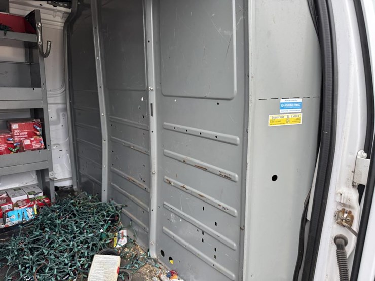2013-ford-cargo-image-46