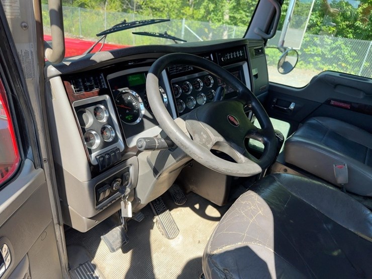 2012-kenworth-w900-image-32