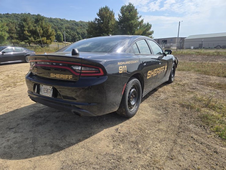 #1235-•-2019-dodge-charger-awd-car-image-3