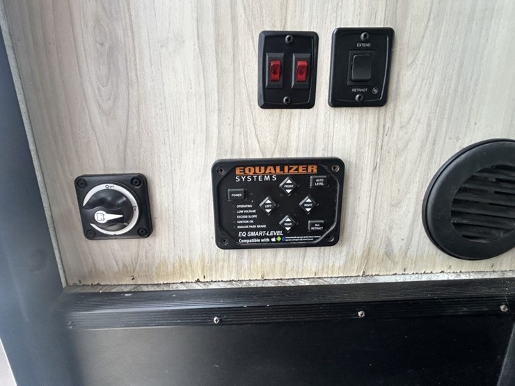 2021-ford-e450-image-53