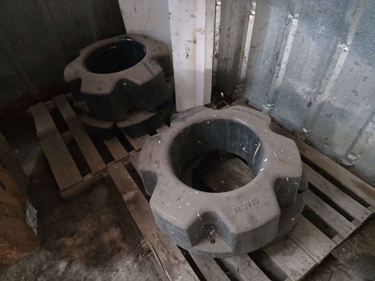 (2)-inside-and-outside-rear-wheel-weight-set-for-case-ih-mfwd-tractor,-(2)-1000lb-weights-and-(2)-50-image-9