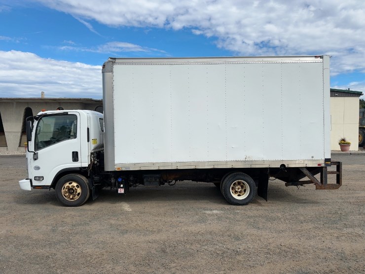 2012-isuzu-npr-hd-image-2
