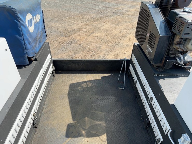 2017-ford-f550-xl-image-33