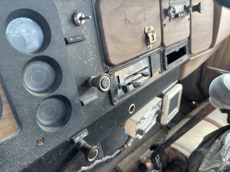 #1414-•-1986-international-1654-straight-truck-image-34
