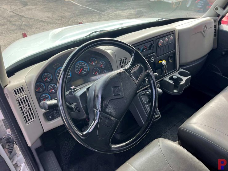 2016-international-durastar-4300-image-10