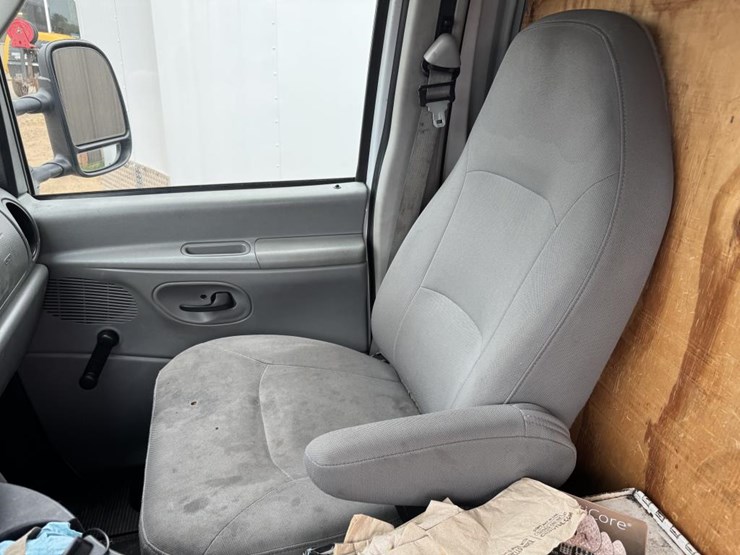 2008-ford-cargo-image-25