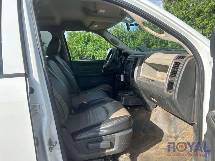 2012-ram-3500-crew-cab-flat-bed-truck-image-24