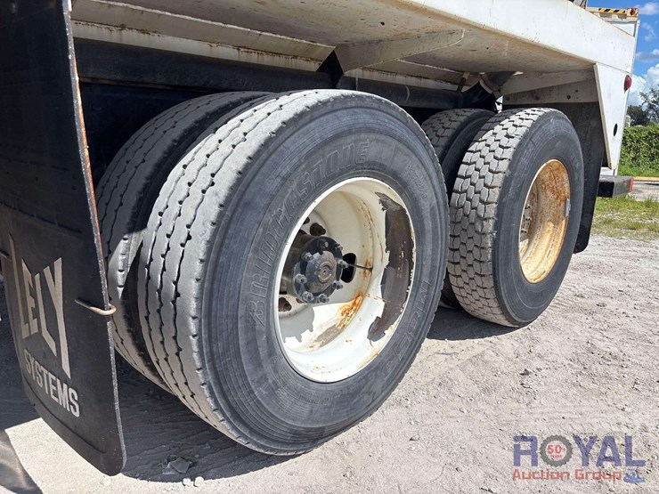 2016-freightliner-114sd-image-25