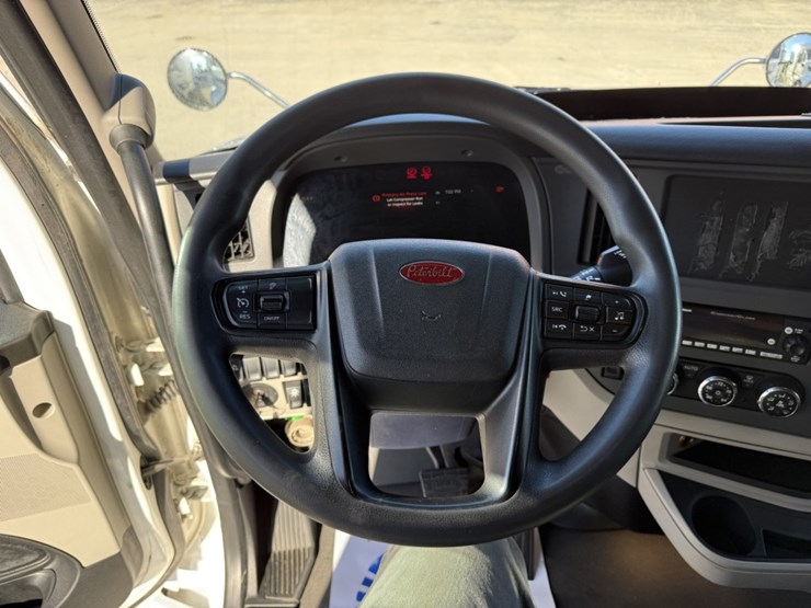 2022-peterbilt-579-image-54