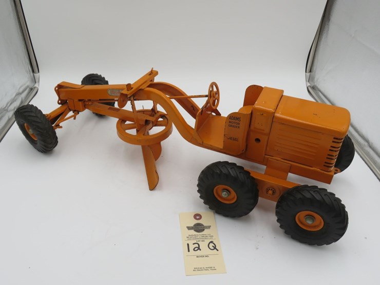doepke-model-toys-adams-grader-image-4
