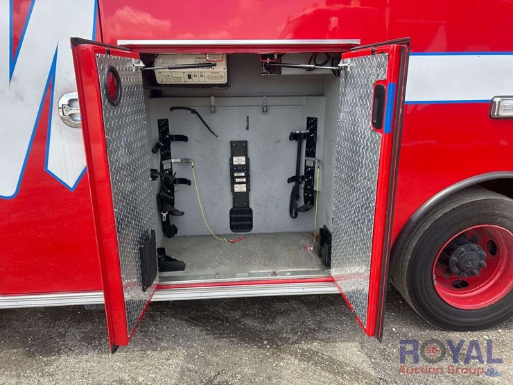 2016-freightliner-m2-106-braun-ambulance-image-26