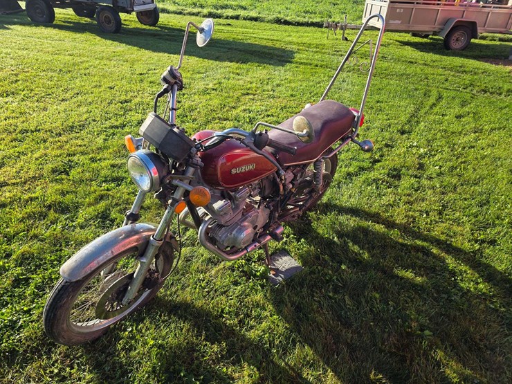 1980-suzuki-tscc-motorcycle,-shows-6,665-miles,-non-running,-history-is-unknown-*no-title-image-2
