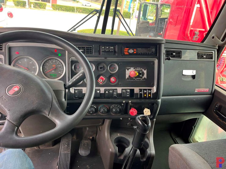 2009-kenworth-t800-image-10