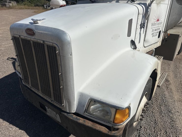 2005-peterbilt-385-image-9