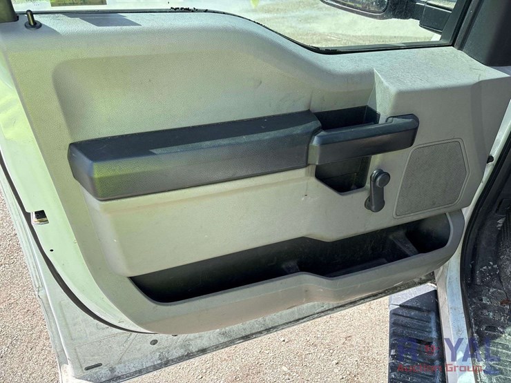 2017-ford-f550-image-12