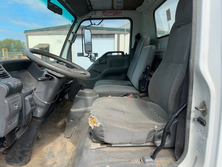 2003-isuzu-npr-image-23