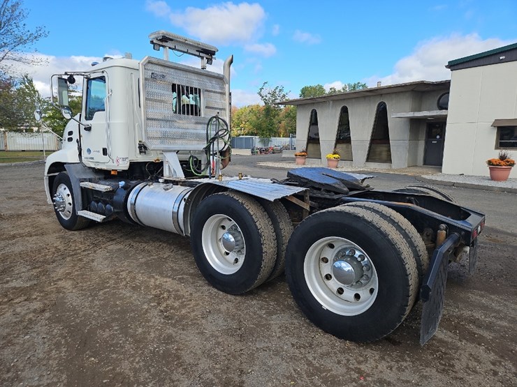 2012-mack-pinnacle-cxu613-image-3