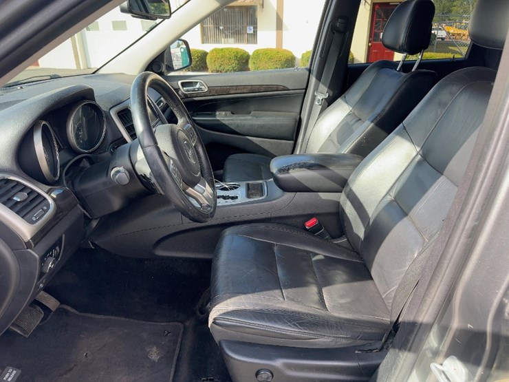 2013-jeep-grand-cherokee-laredo-image-17