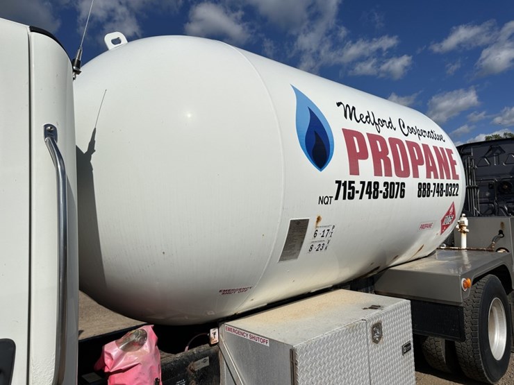 #1811-•-2012-freightliner-m2-tanker-truck-image-12