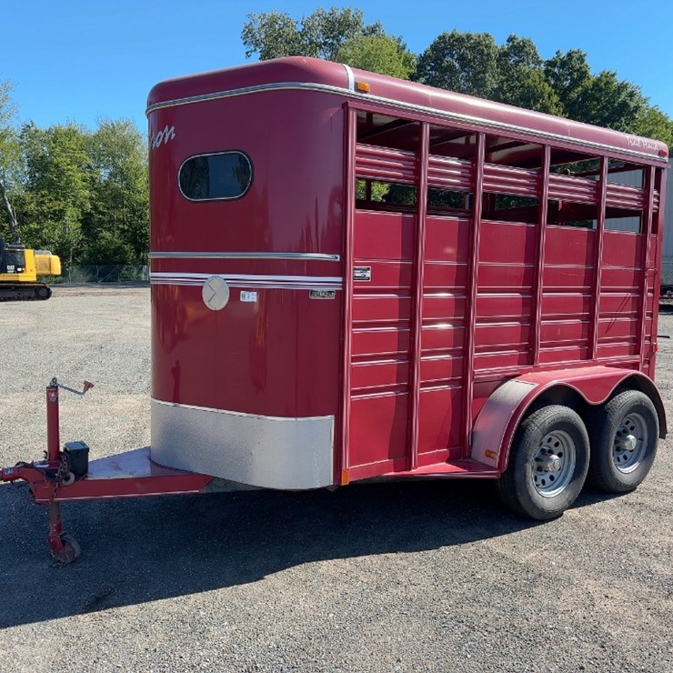 2002 BISON 612HPT 12' T/A LIVESTOCK TRAILER