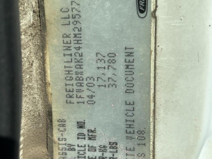2004-freightliner-fl80-image-86