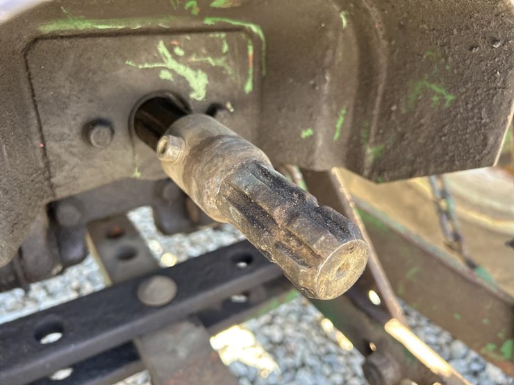 #5217-•-oliver-tractor-w/-loader-image-36
