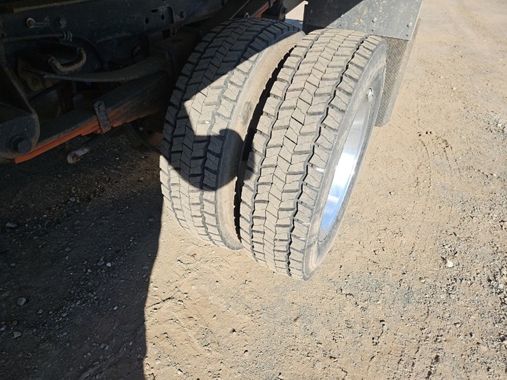 2014-ford-f550-xlt-image-13