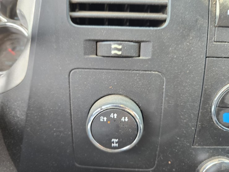 2013-chevrolet-2500hd-image-43