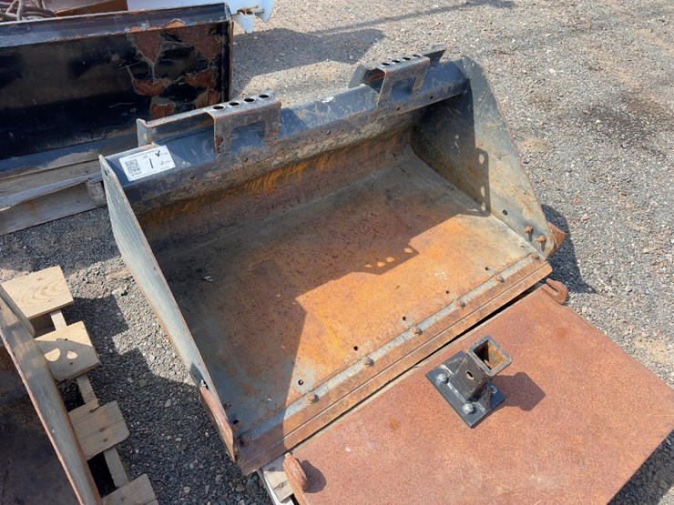 bobcat-44"-gp-bucket-with-boce-image-1