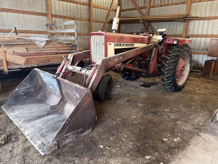 1965-farmall-656-tractor,-open-station,-gas,-nf,-fenders,-15.5-38-rears,-(3)-pair-of-rear-wheel-weig-image-1