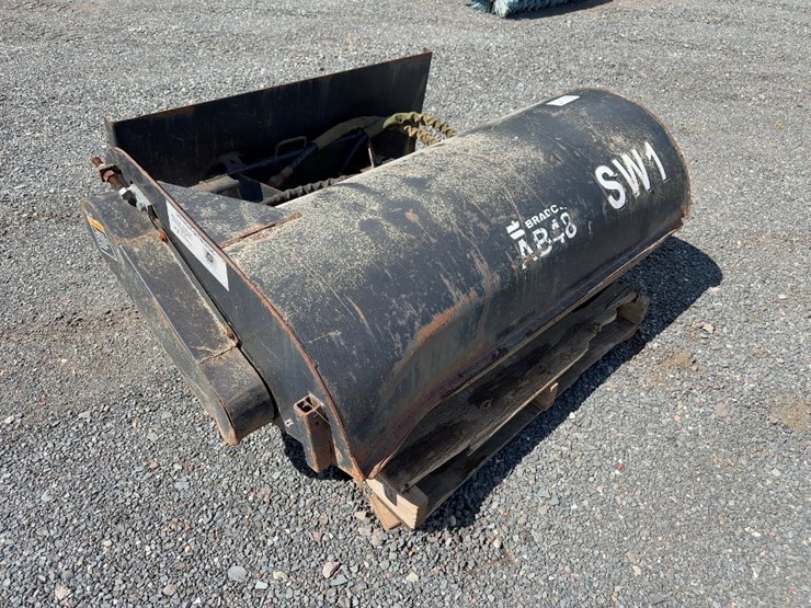 bradco-48"-sweeper-image-4