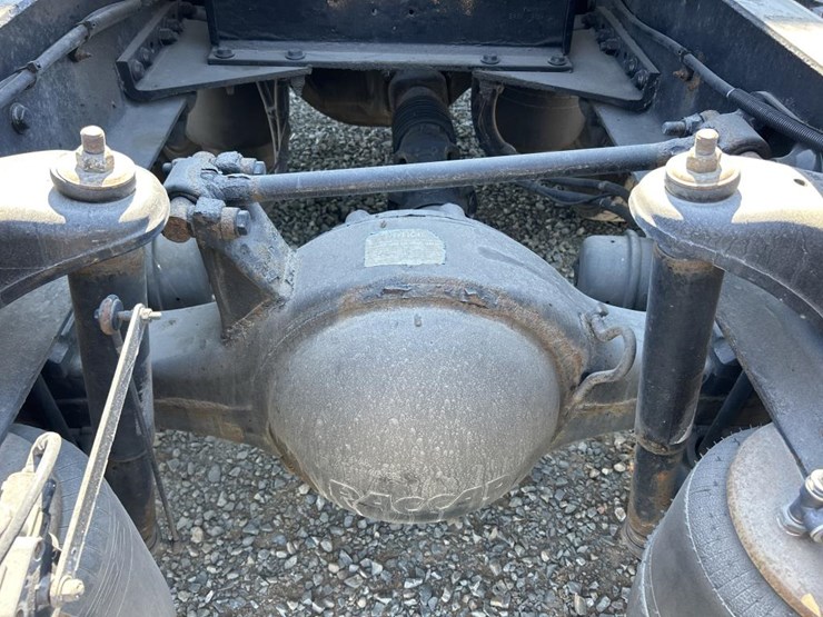2019-peterbilt-579-image-27