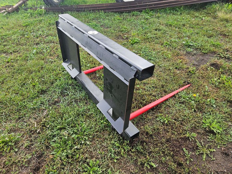 m&j-oldenburg-mfg-single-bale-spear,-skid-loader-quick-attach-image-4