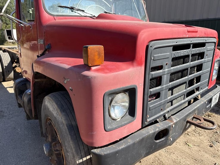 #1815-•-1985-international-1954-cab-and-chassis-image-8