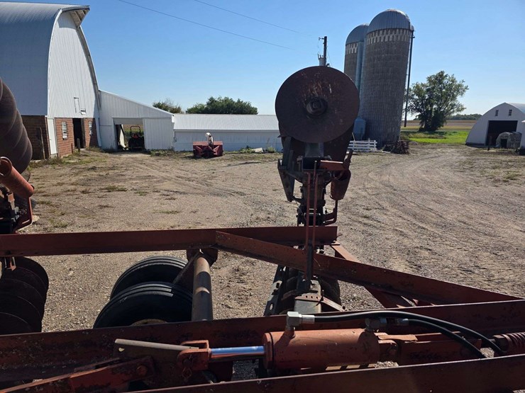 ih-470-tandem-disk,-manual-fold-wings,-9.5l-14-tires-on-6-bolt-rims,-hydraulic-lift,-rear-hitch,-dis-image-15
