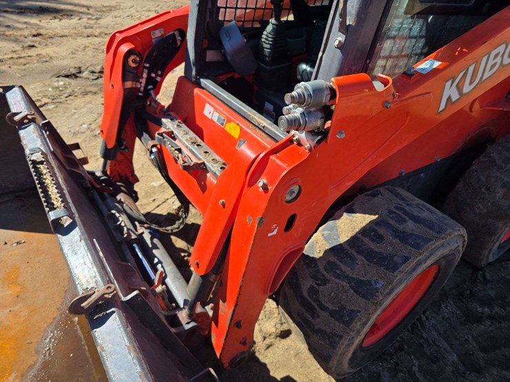 2019-kubota-ssv75-image-21