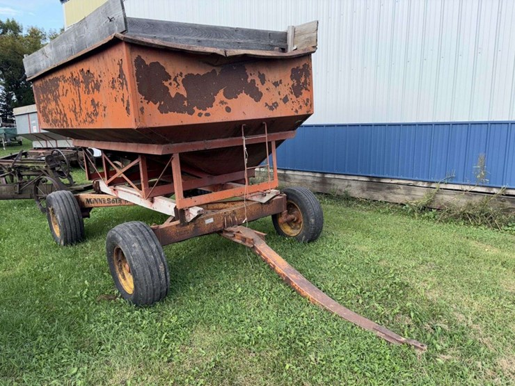 gravity-box,-approx-150-bu,-on-mn-jumbo-10-gear,-15”-tires,-*must-be-removed-in-10-days-after-auctio-image-1