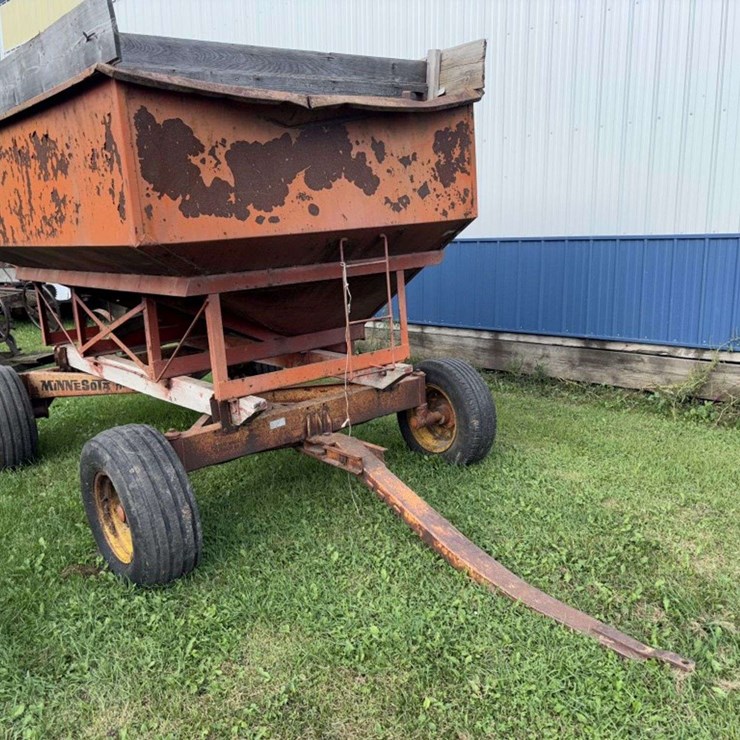 Gravity Box, approx 150 Bu, on Mn Jumbo 10 Gear, 15” Tires, *Must be Removed in 10 days after Auctio